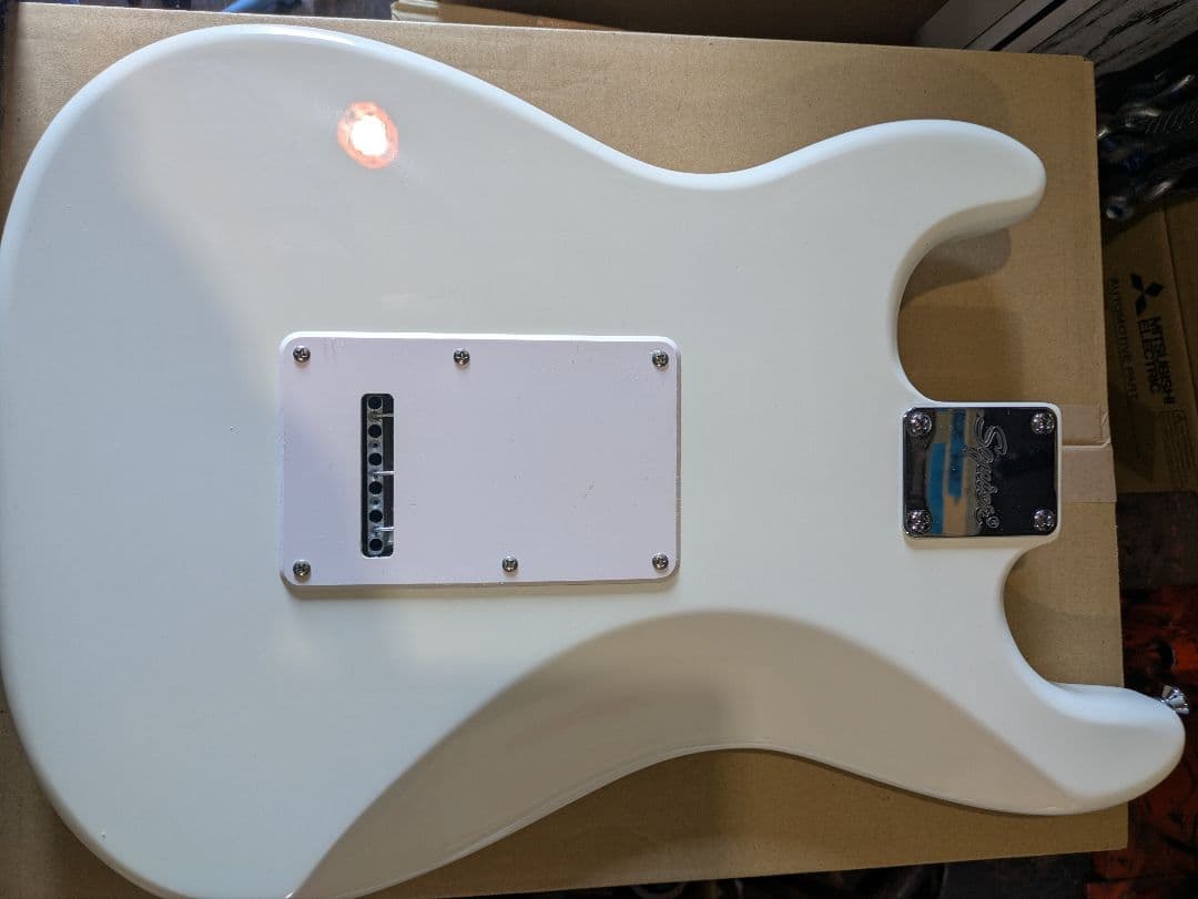 Squier ボディ \"Bullet Strat with Tremol