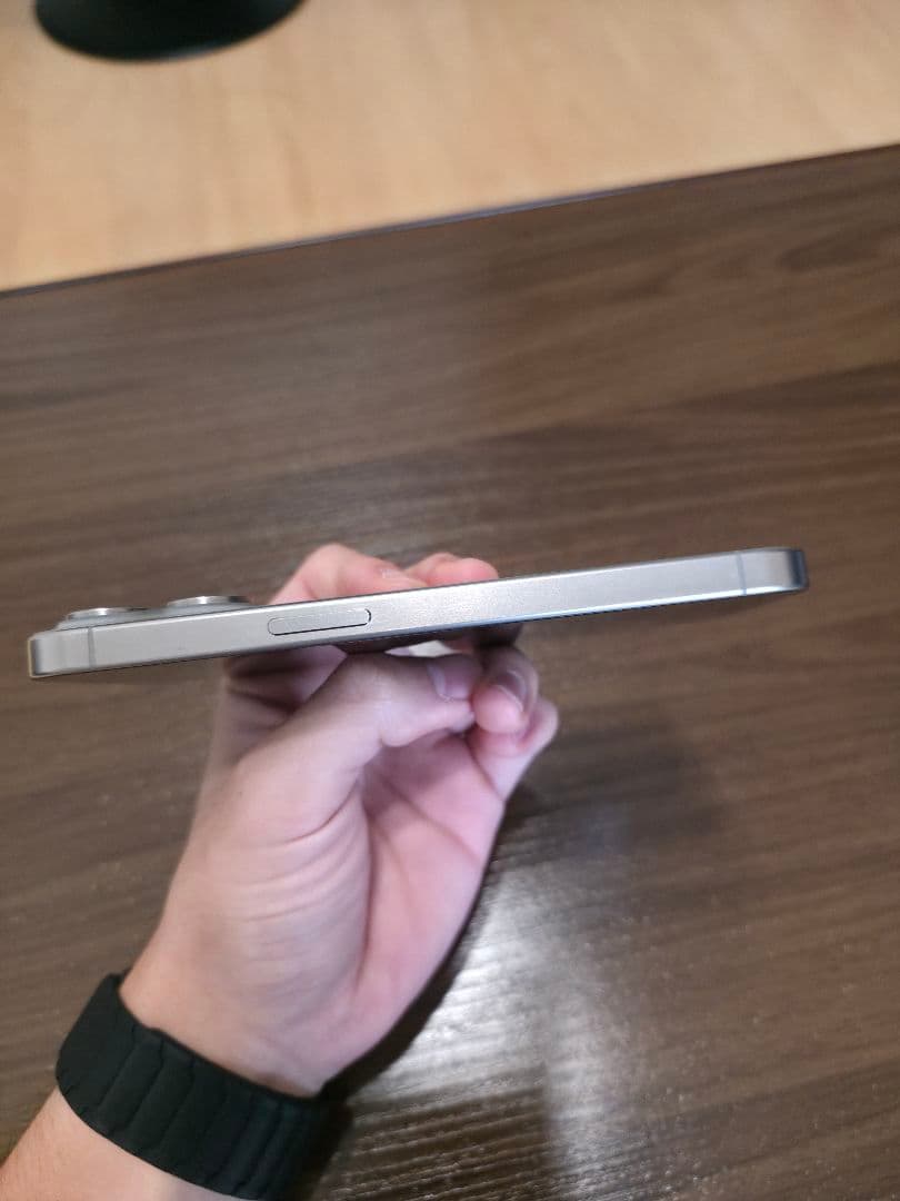 【美品】Apple iPhone 15 Pro 256GB ナチュラルチタニウム