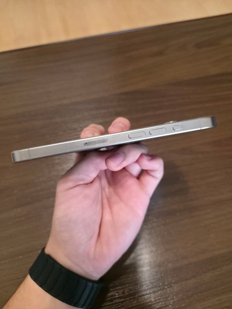 【美品】Apple iPhone 15 Pro 256GB ナチュラルチタニウム