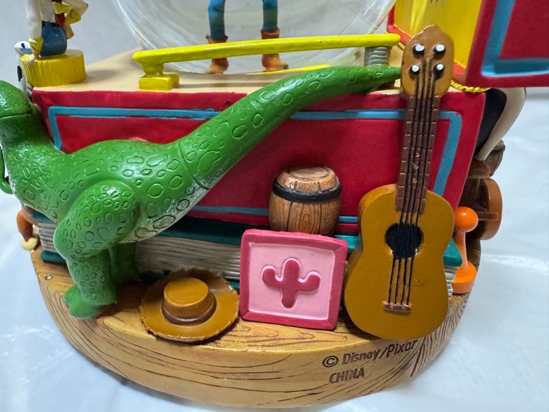 ディズニーストア トイストーリー2 オルゴール付きスノーグローブ