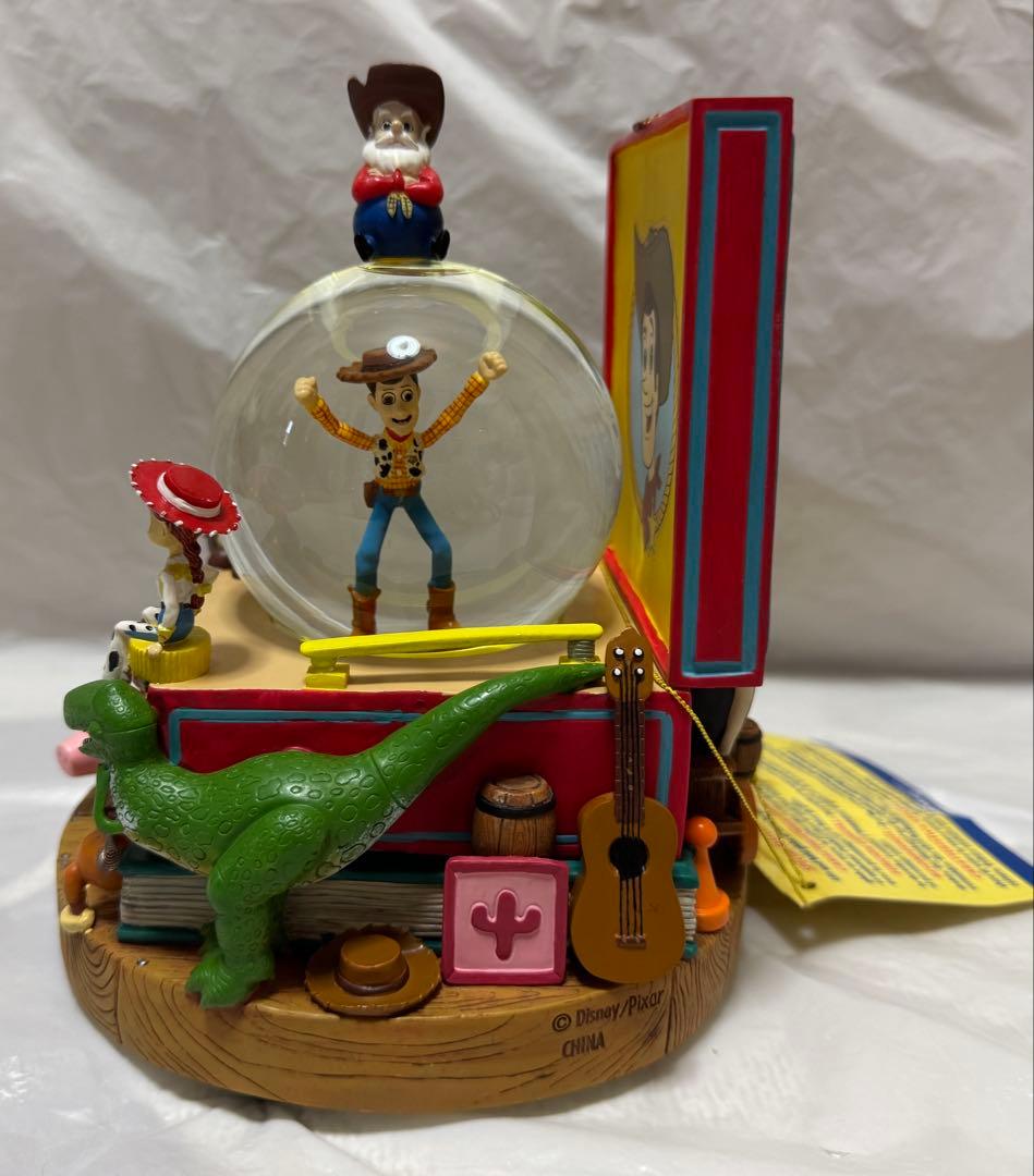 ディズニーストア トイストーリー2 オルゴール付きスノーグローブ