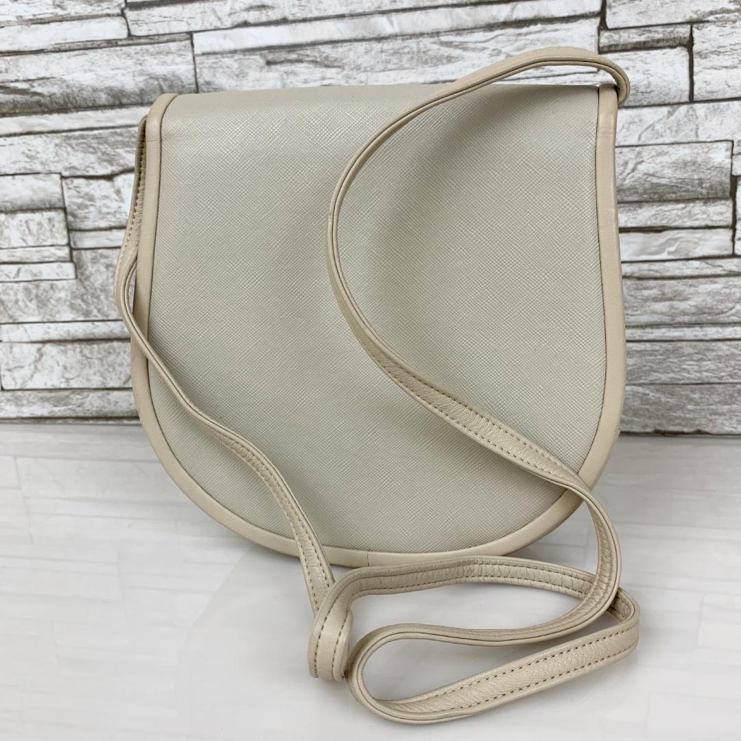 YSL ホワイト　ポシェット