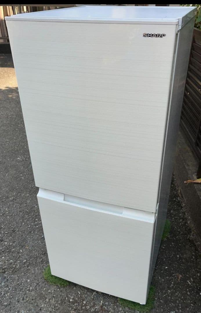 SHARP冷凍 冷蔵庫 152L 横縞模様　自動霜取り機能付き　2021年製