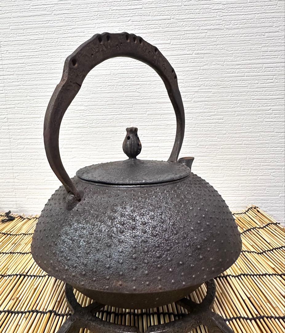 ＵＳＥＤ、美品　南部薫山工房１５型九重アラレ　南部鉄瓶　南部鉄器　鉄瓶