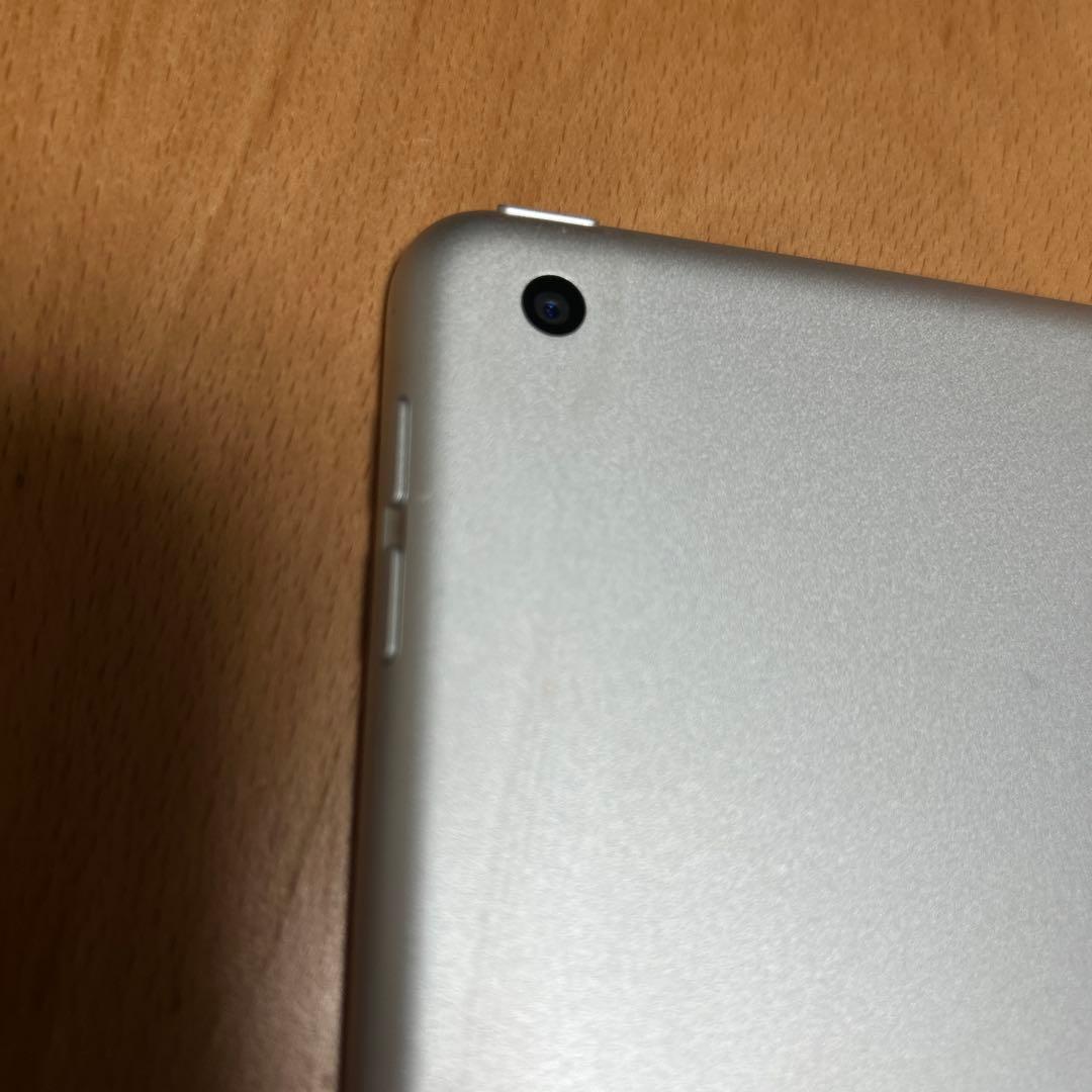 iPad 第8世代　タブレット　本体　SIMフリー