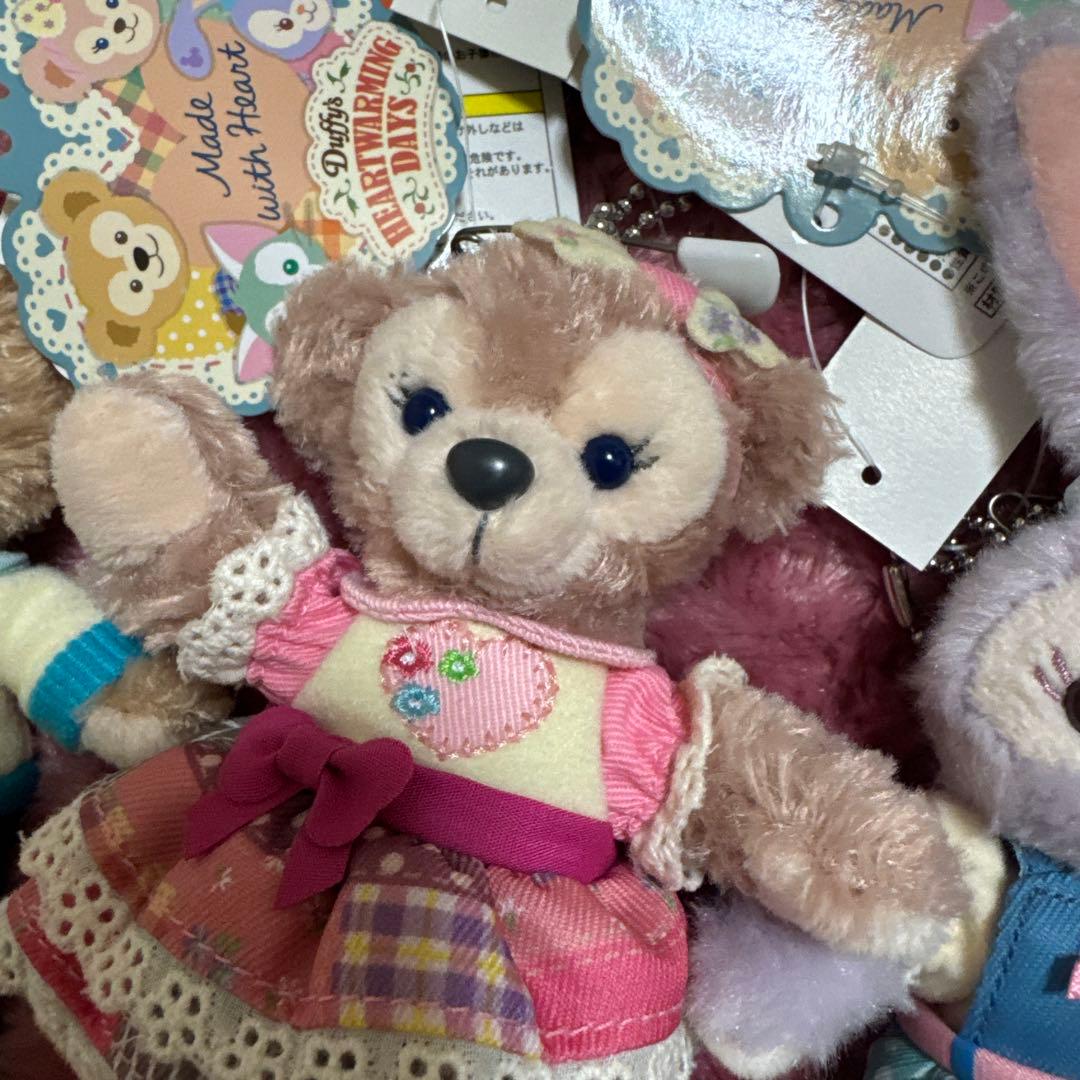 【新品未使用】ディズニーダッフィー ハートウォーミングデイズ ぬいぐるみバッジ