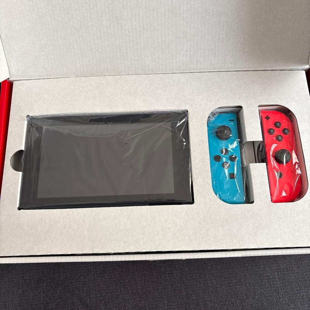 Nintendo Switch 本体 ネオンブルー・レッド　ケース・スタンド付！