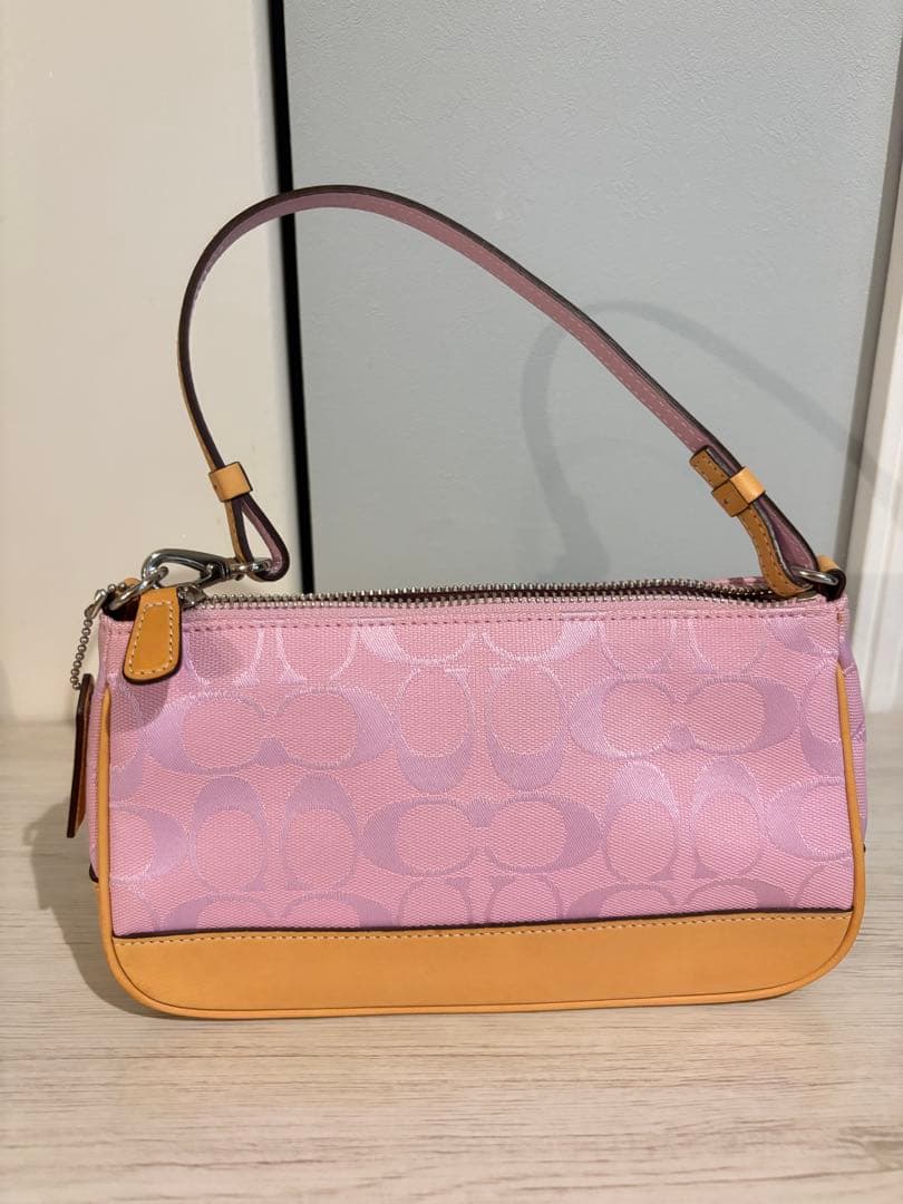 新品COACH コーチ　アクセサリーポーチ シグネチャー　ピンク 希少カラー