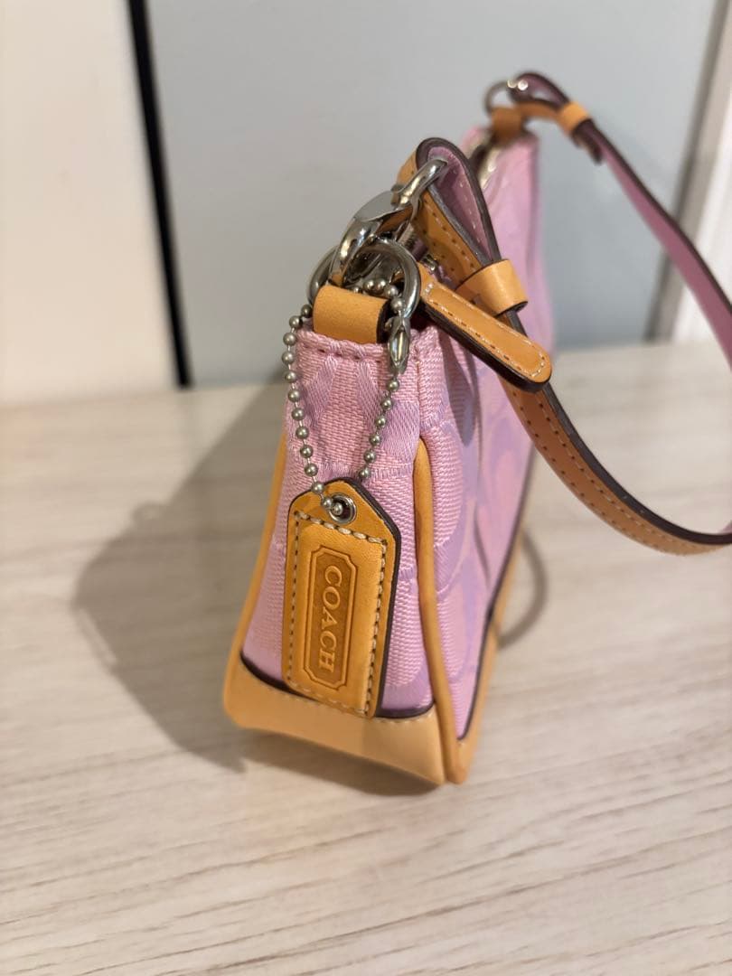 新品COACH コーチ　アクセサリーポーチ シグネチャー　ピンク 希少カラー