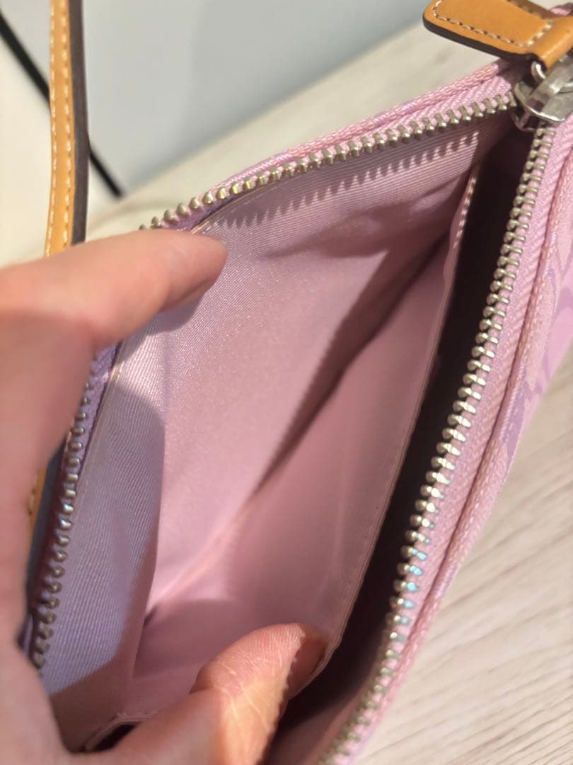 新品COACH コーチ　アクセサリーポーチ シグネチャー　ピンク 希少カラー