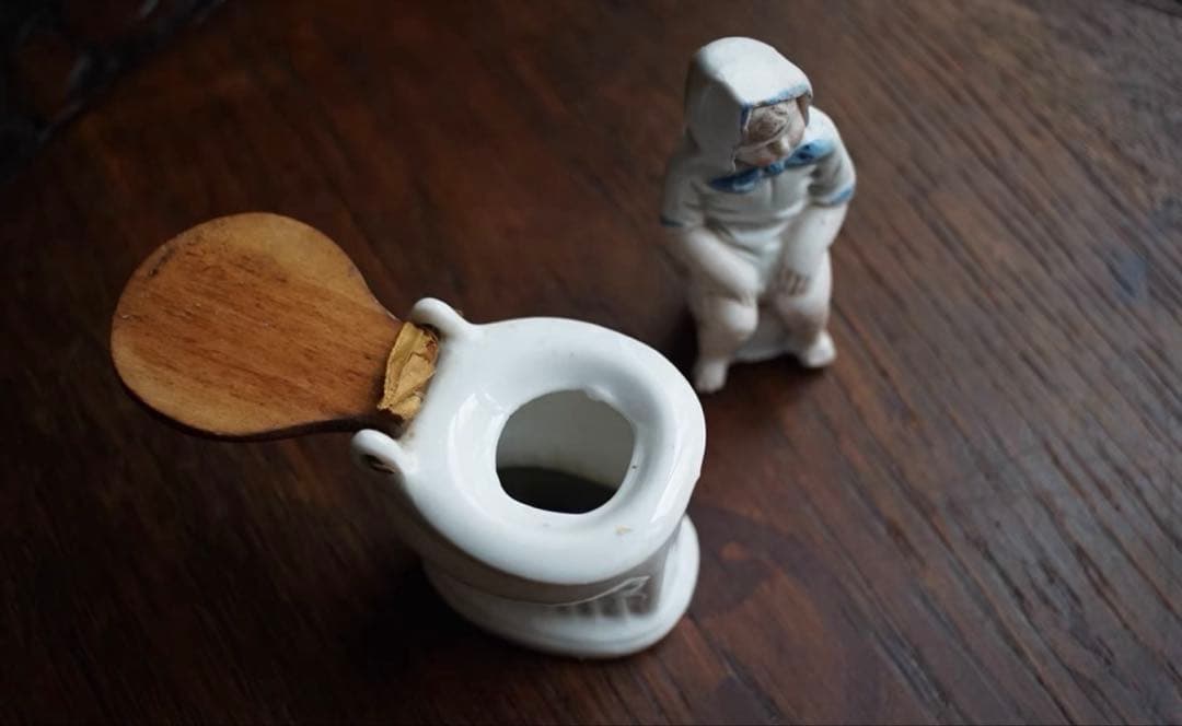 ドイツ　アンティーク　トイレ使っているビスクドール　チャイニーズトイレ　セット