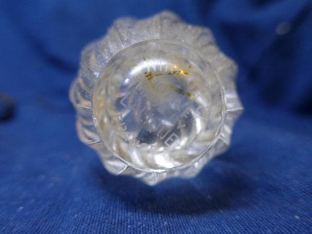 ヴィンテージです。ニナリッチのラリックの香水瓶です。鳥がイメージです