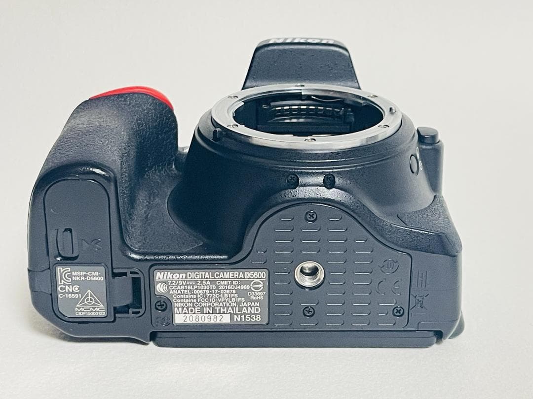 Nikon D5600 ☆Wi-Fi内蔵 ☆高性能一眼レフ☆自撮り可能☆ ニコン