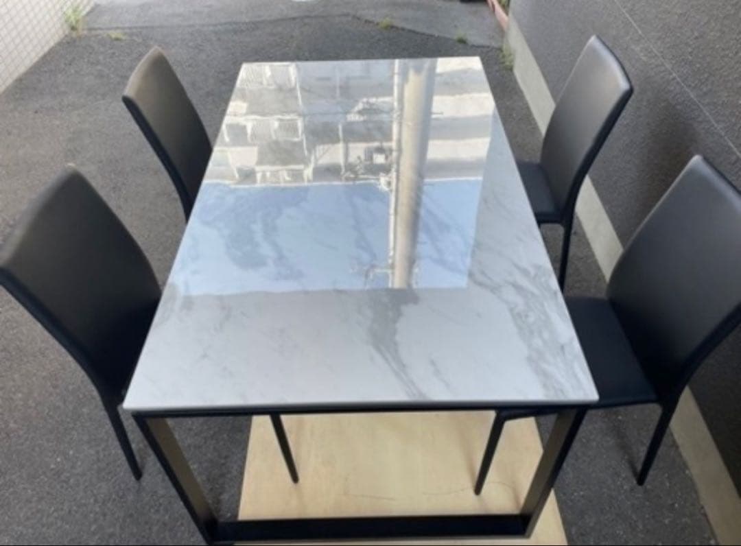 【ぷりん】ニトリ　ダイニングテーブル 大理石風ガラス(幅150cm)