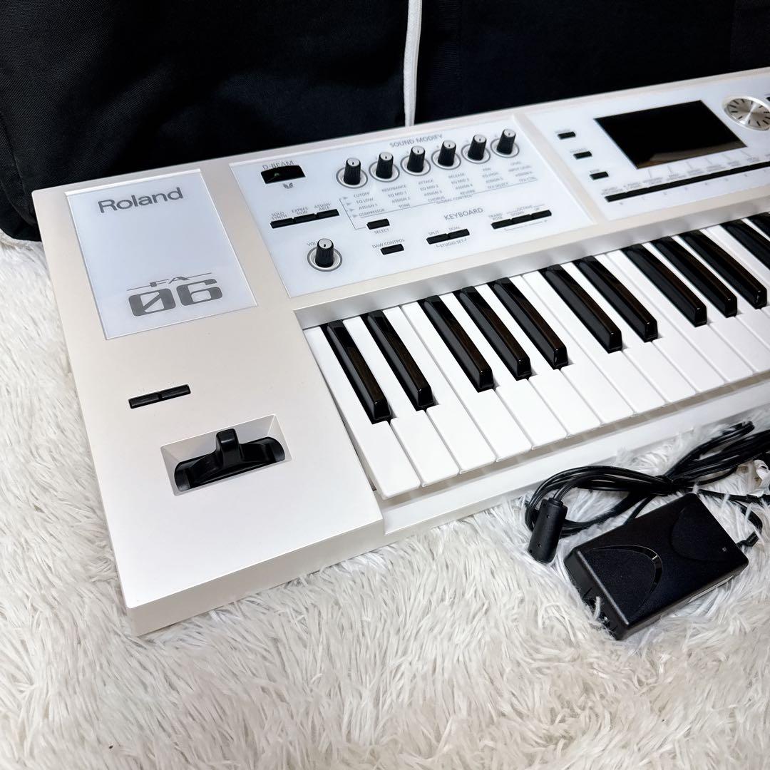 ROLAND FA-06-SC 限定カラー ホワイト シンセサイザー ペダル付き