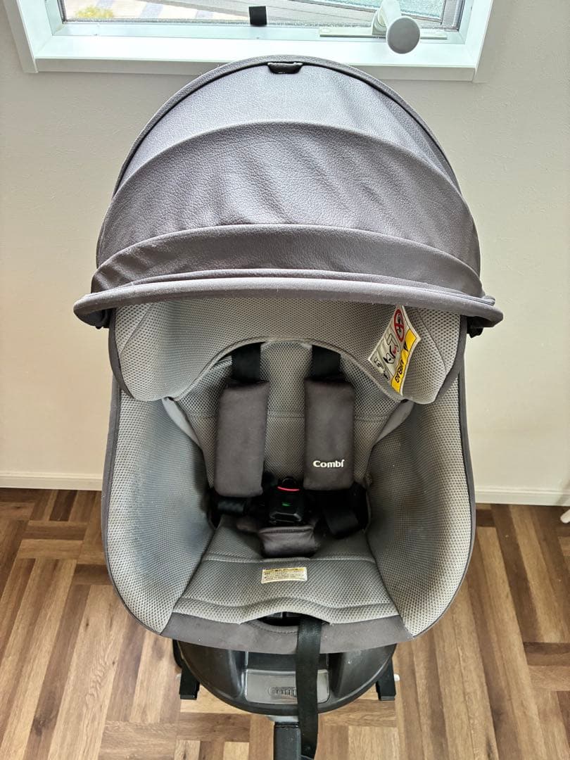 Combi チャイルドシート 新生児〜4歳 ISOFIX対応