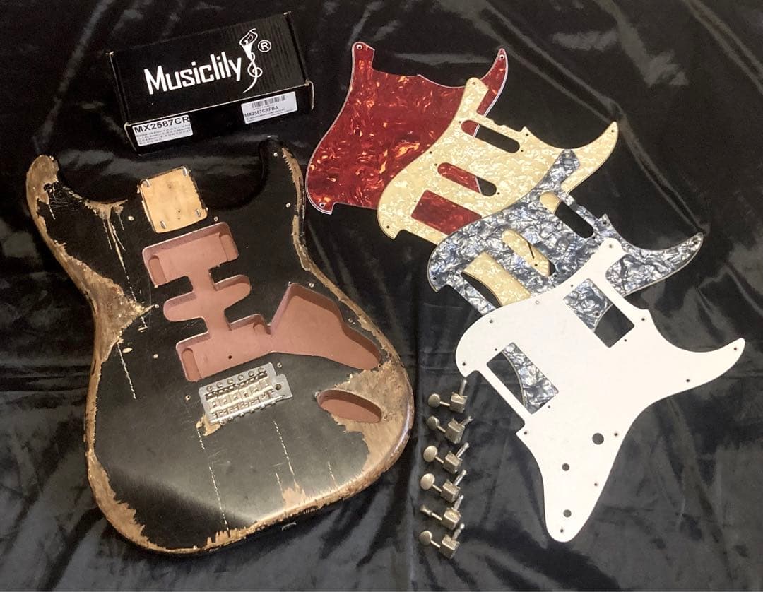 ストラトキャスター レリック ボディ　ブリッジ ピックガード ぺグ セット