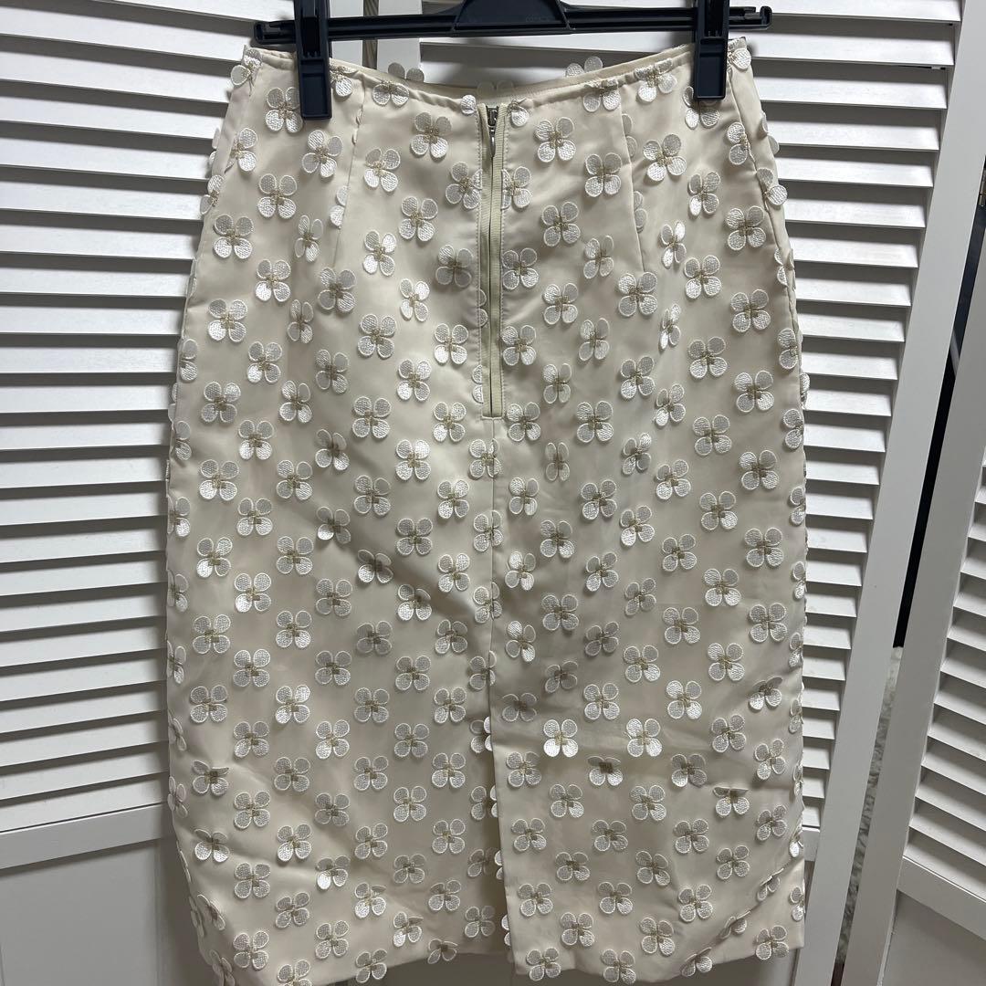 yori shirocon フラワースカート　36未使用！