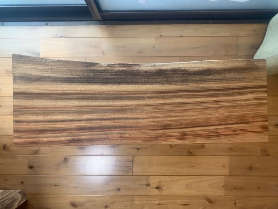 ☆リノ☆勿体ないワイルド❣️楠一枚板厚約4㎝サイドテーブル、TV台、飾り棚