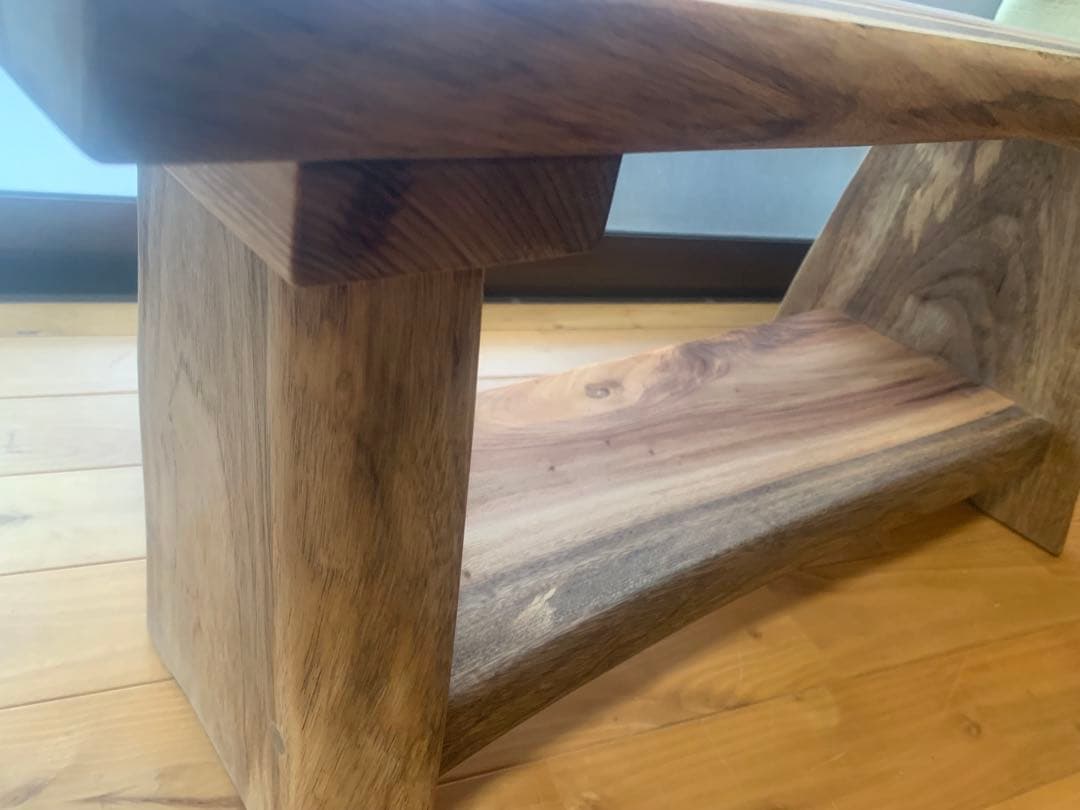 ☆リノ☆勿体ないワイルド❣️楠一枚板厚約4㎝サイドテーブル、TV台、飾り棚