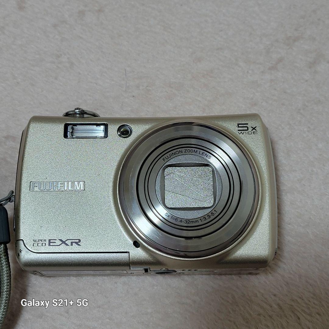 Fujifilm FinePix F200EXR シルバー中古本体のみ充電器ナシ