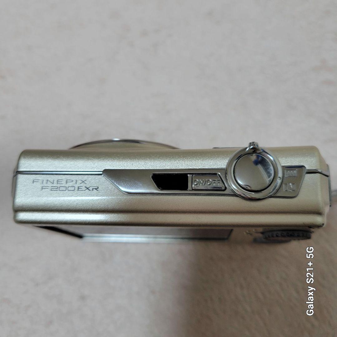 Fujifilm FinePix F200EXR シルバー中古本体のみ充電器ナシ