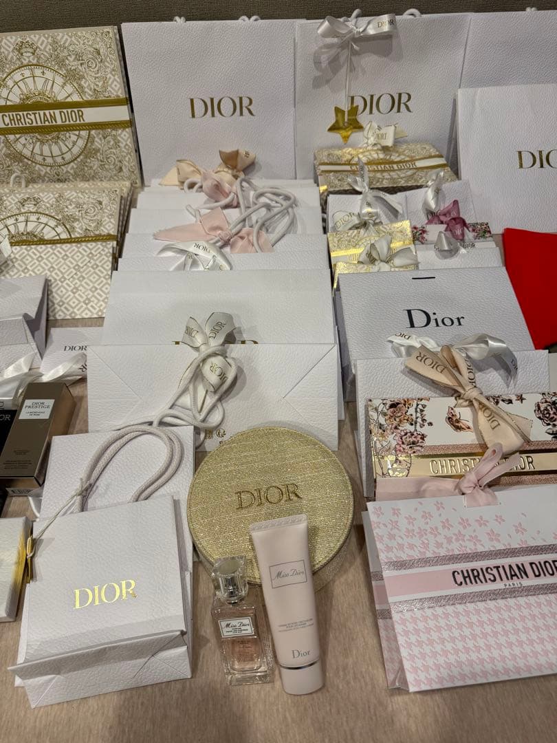 DIORハンドクリーム、ヘアミスト、プレゼント用紙袋セット