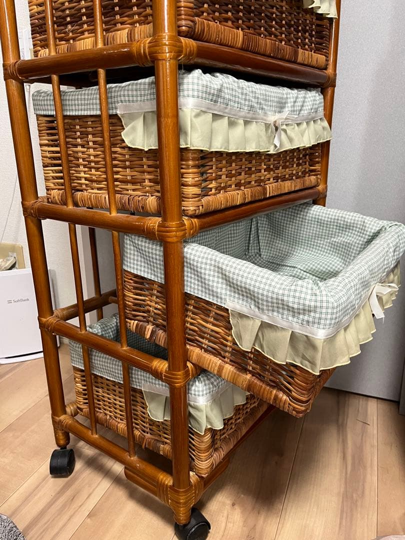 ラタン家具　籐家具　ラタンのチェスト　引出し5個　レトロ家具　キャスター付き