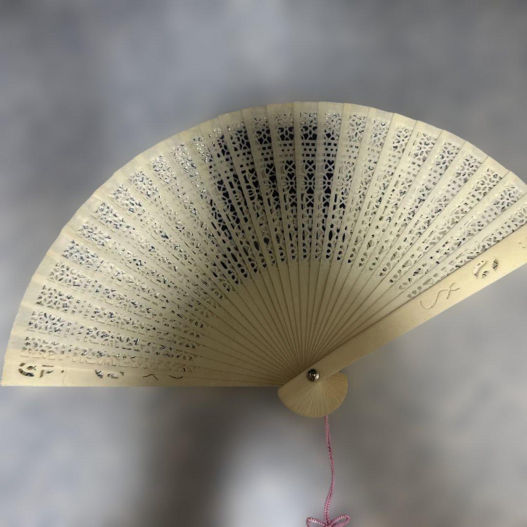 天然材質 マンモス 牙 猛犸 骨 透かし彫りのアイボリー扇子