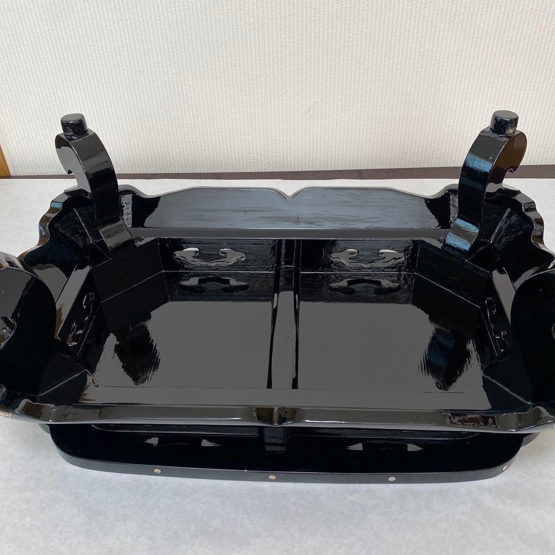 どっしりたとした台　孔雀貝模様