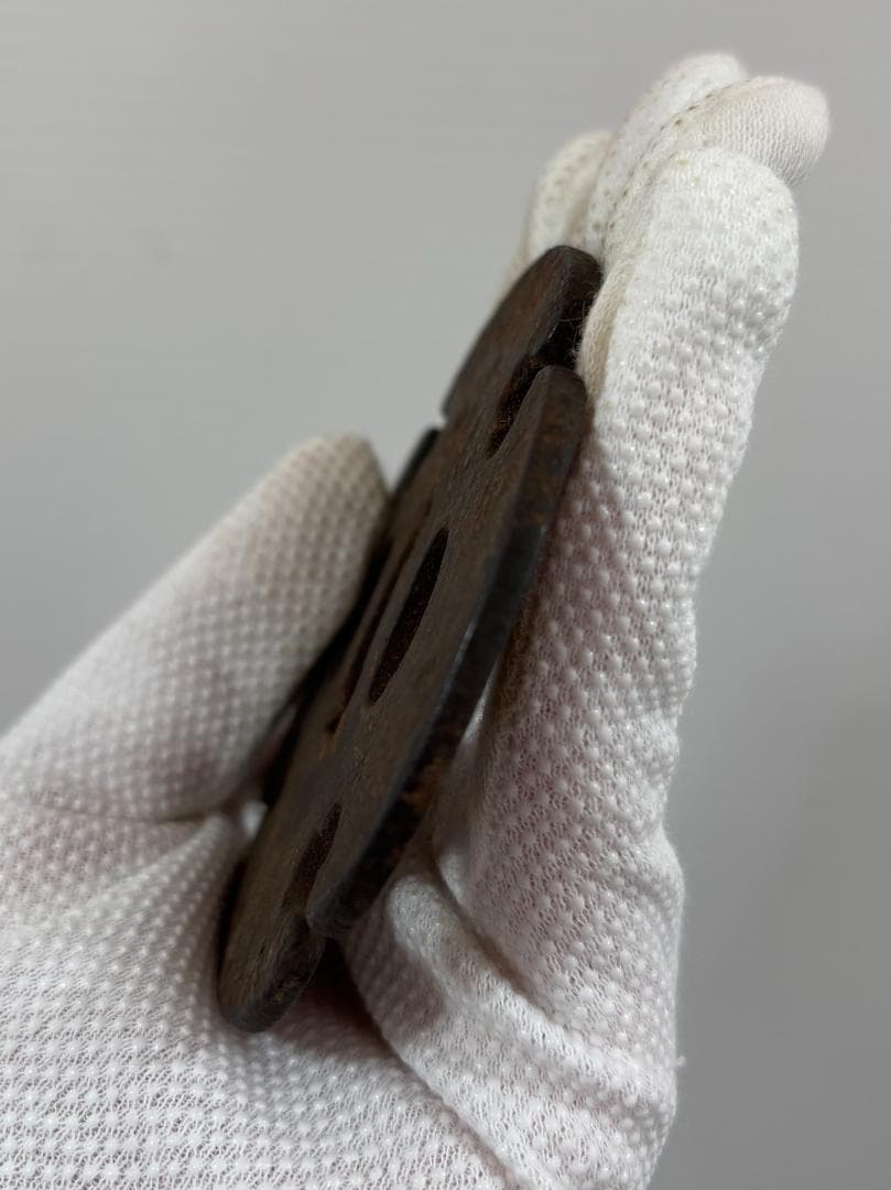 鍔(つば)　鉄製　無銘　木瓜形　日本刀　アンティーク