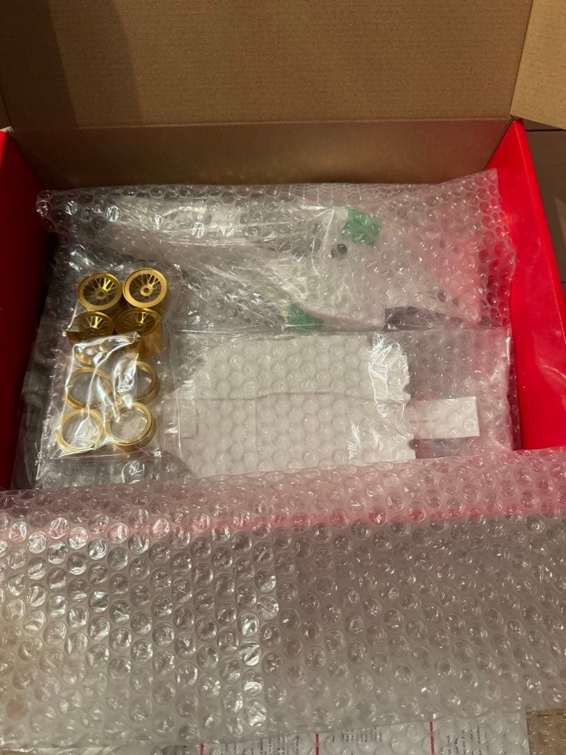 未組立　MFH製の412 T2プラモデルキット、詳細なパーツと説明書付き。