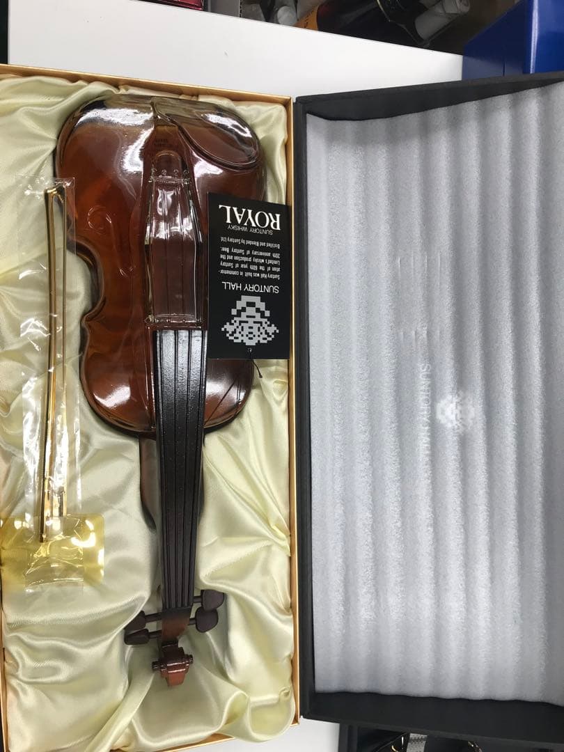 サントリー ウイスキー　ロイヤル　サントリーホール限定　バイオリン型ボトル