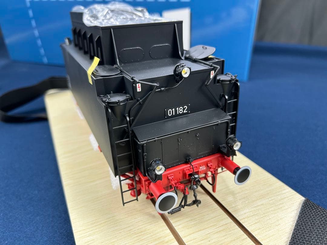 ドイツ 蒸気機関車 KM1 Modellbau BAUREIHE 01