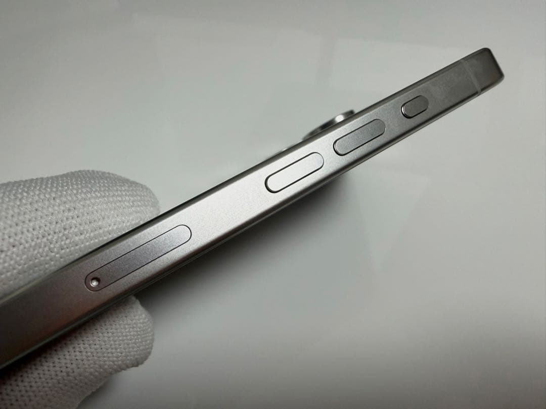 【美品】iPhone 15 Pro ホワイトチタニウム SIMフリー