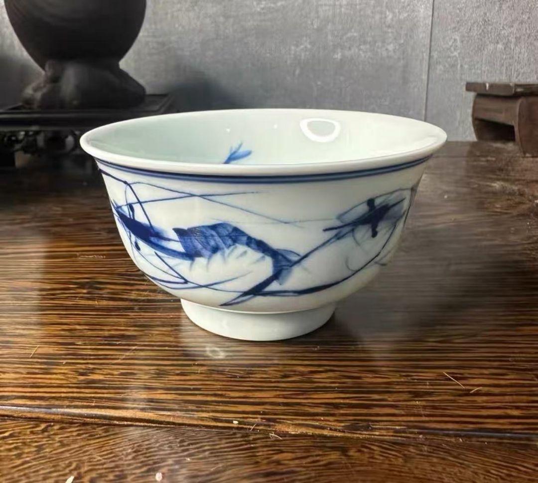青いエビの絵柄の茶碗