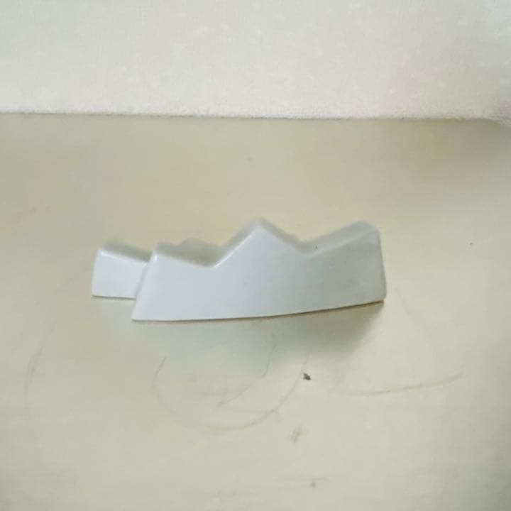 文房四宝　李朝　白磁水滴角形　白磁山形筆架