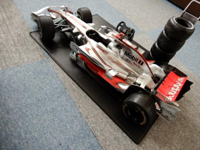 デアゴスティーニ 1/8 週刊 マクラーレン MP4-23 ボーダフォン