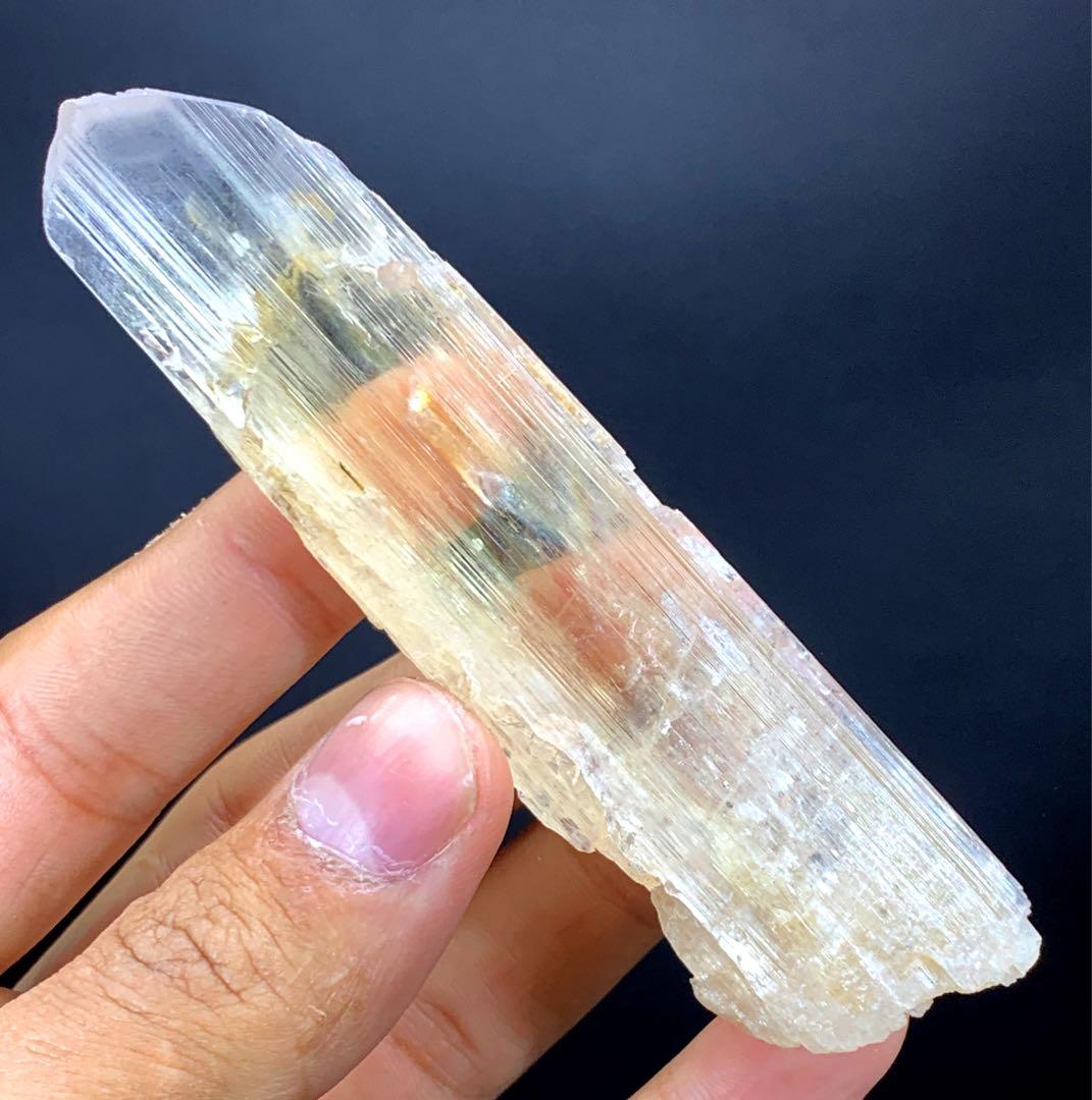 天然の黄色のトリフェーン クンツァイト クリスタル