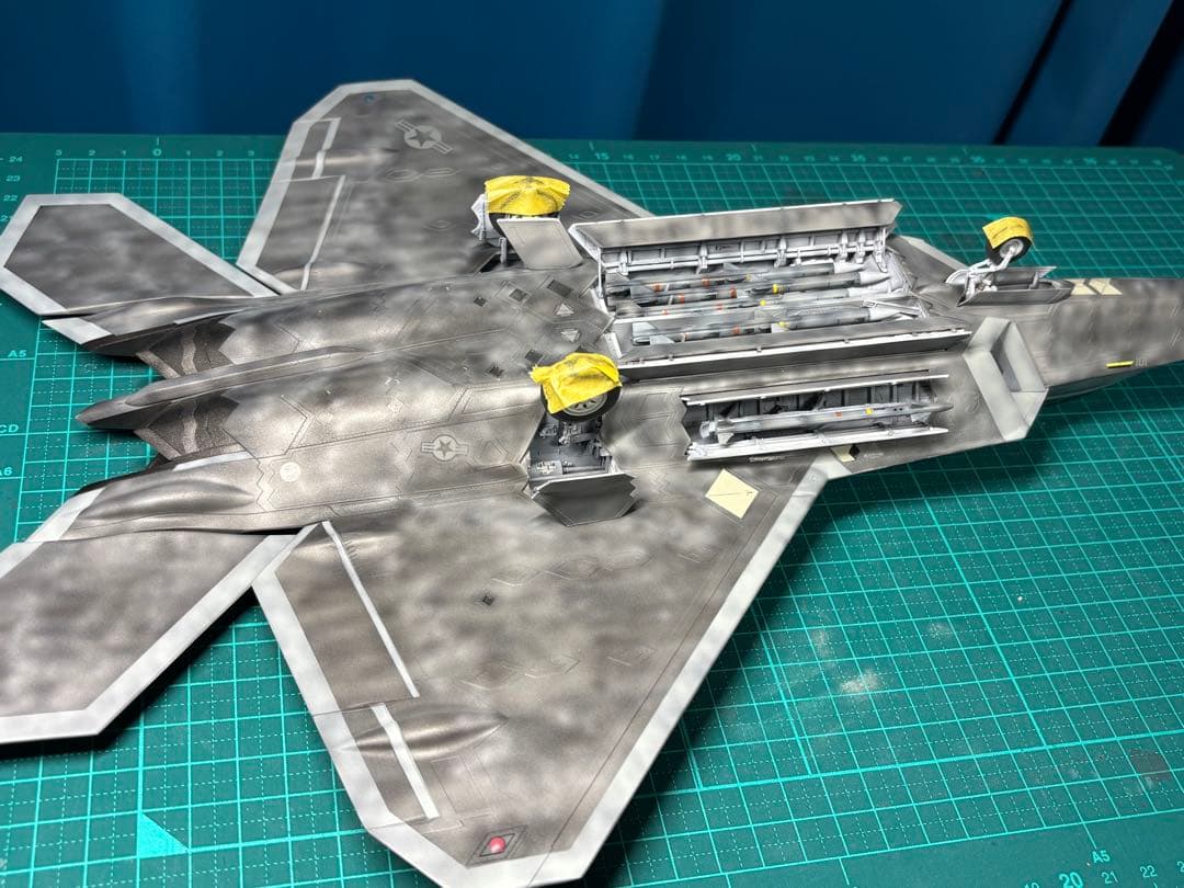 戦闘機　プラモデル　完成品　ハセガワ　1/48 F22 ラプター