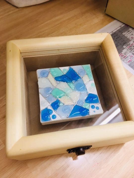 抽象画  溢れ出る青