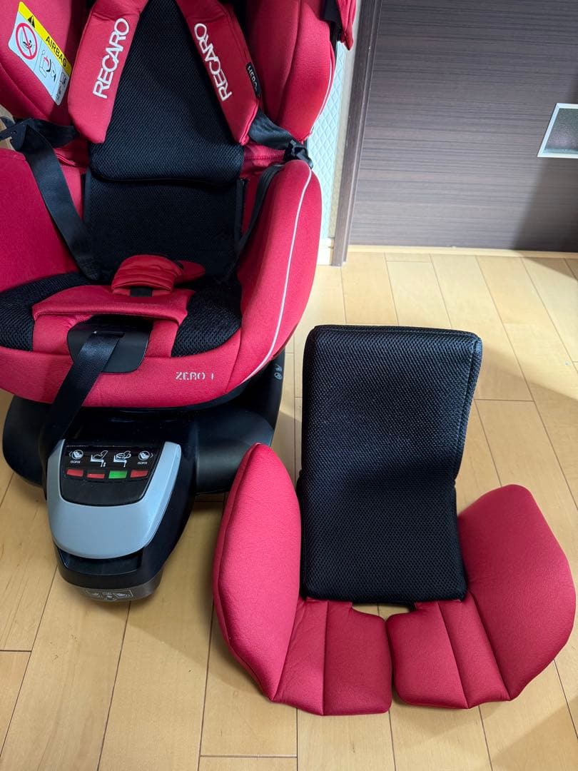 RECAROレカロ　ゼロワン　車用チャイルドシート レッド　新生児対応