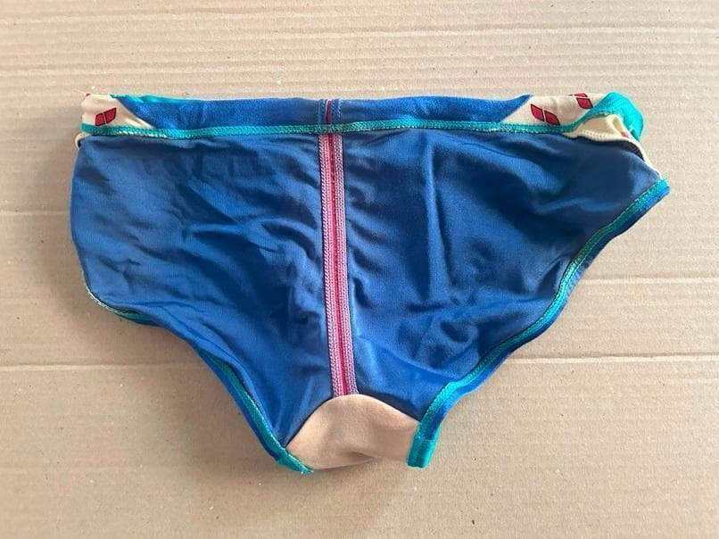 ★超カッコいいデザインとカラー！arena（アリーナ）製 競泳用水着（競パン）★