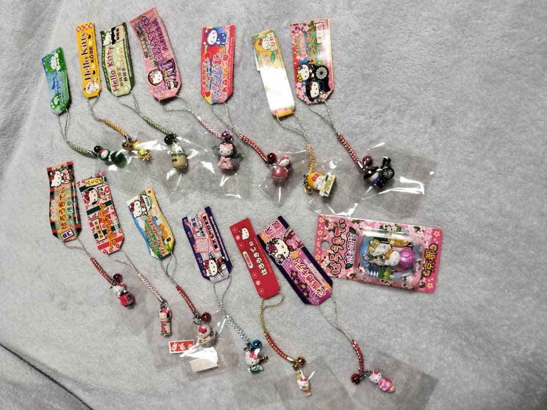 【新品未開封︰平成レトロ】サンリオ ご当地キティ ストラップ等14種
