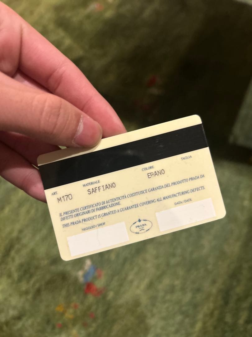 PRADA ダークブラウン 三つ折り財布　証明カード付き