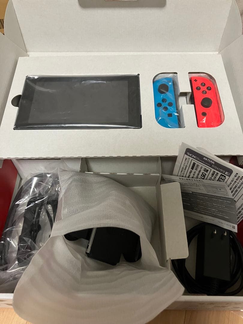 【中古】switch 本体　プロコンとマリオカート付き