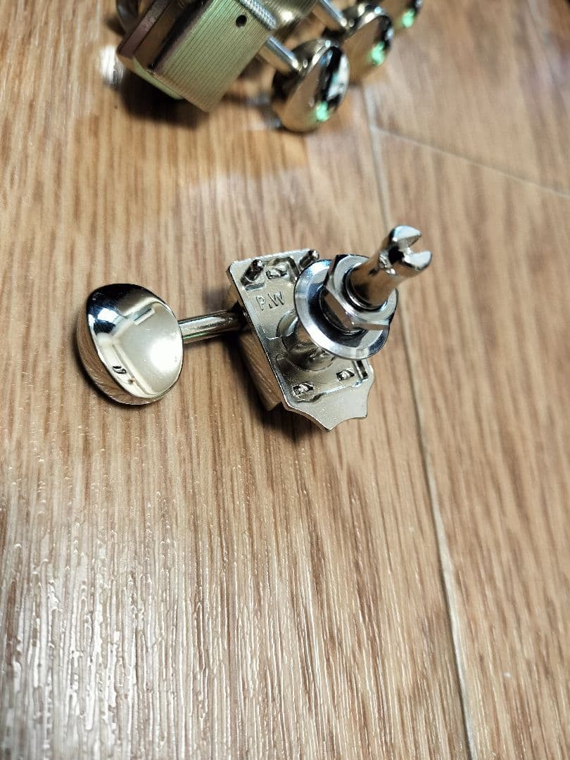 FENDER / CLASSICGEAR TUNING MACHINES ペグ