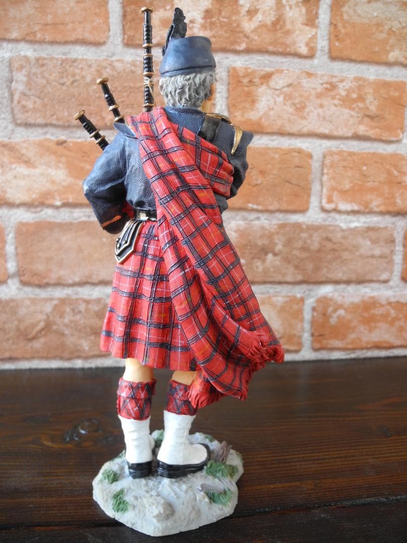 【希少品】レトロなハンドメイド／バグパイパーフィギュア・ティン缶セット