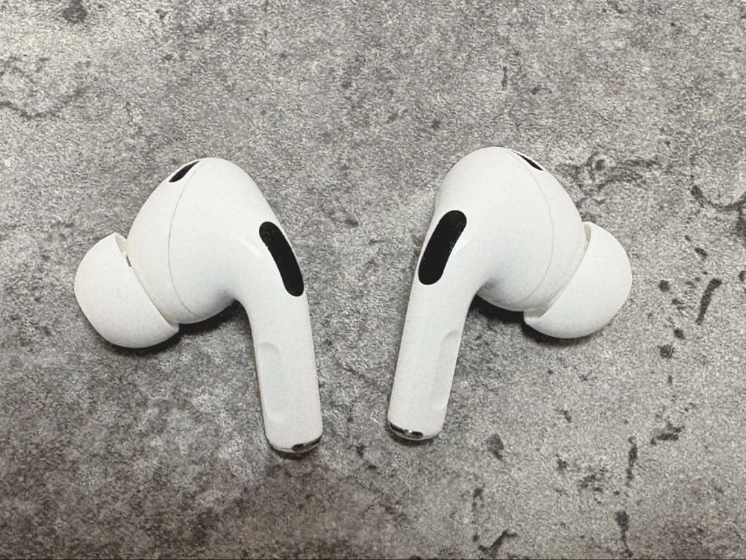 AirPods Pro 第2世代 新品Mイヤーチップ+Spigenケース2個