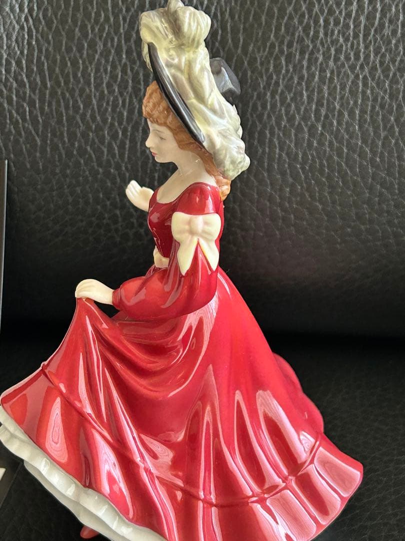   petites ロイヤルドルトン　美しい貴婦人